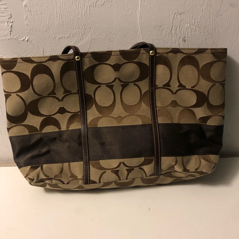 Well loved Coach Tote. Still has a lot of life to give!